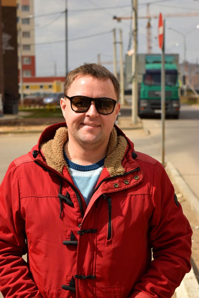 Парень в красном))