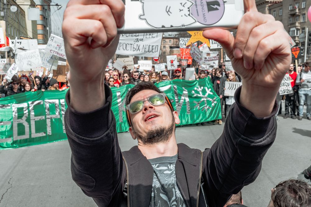 Селфи на фоне Монстрации