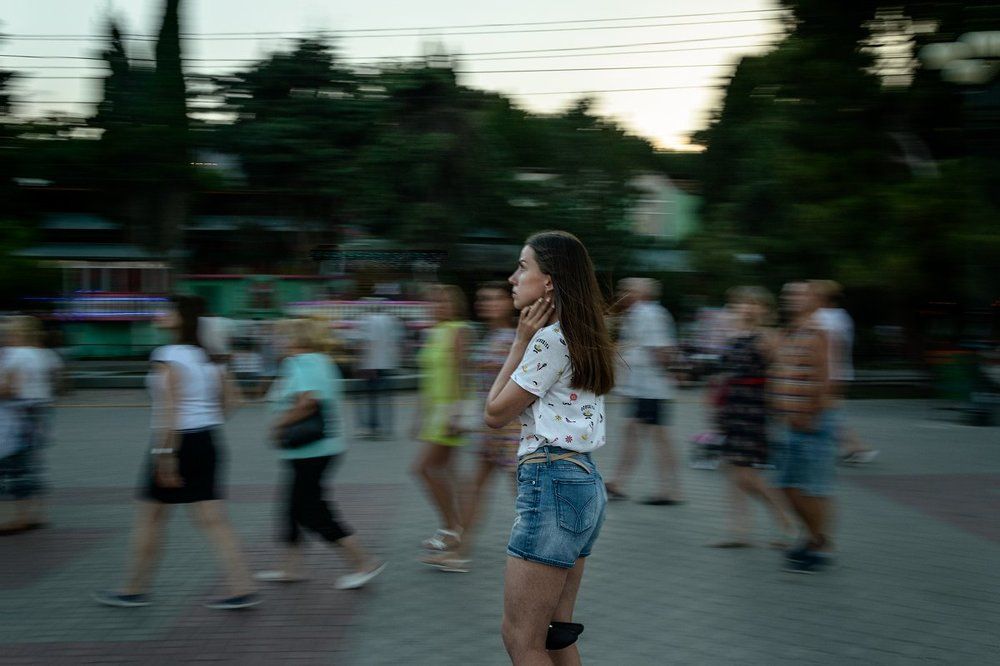 Девушка на гироскутере