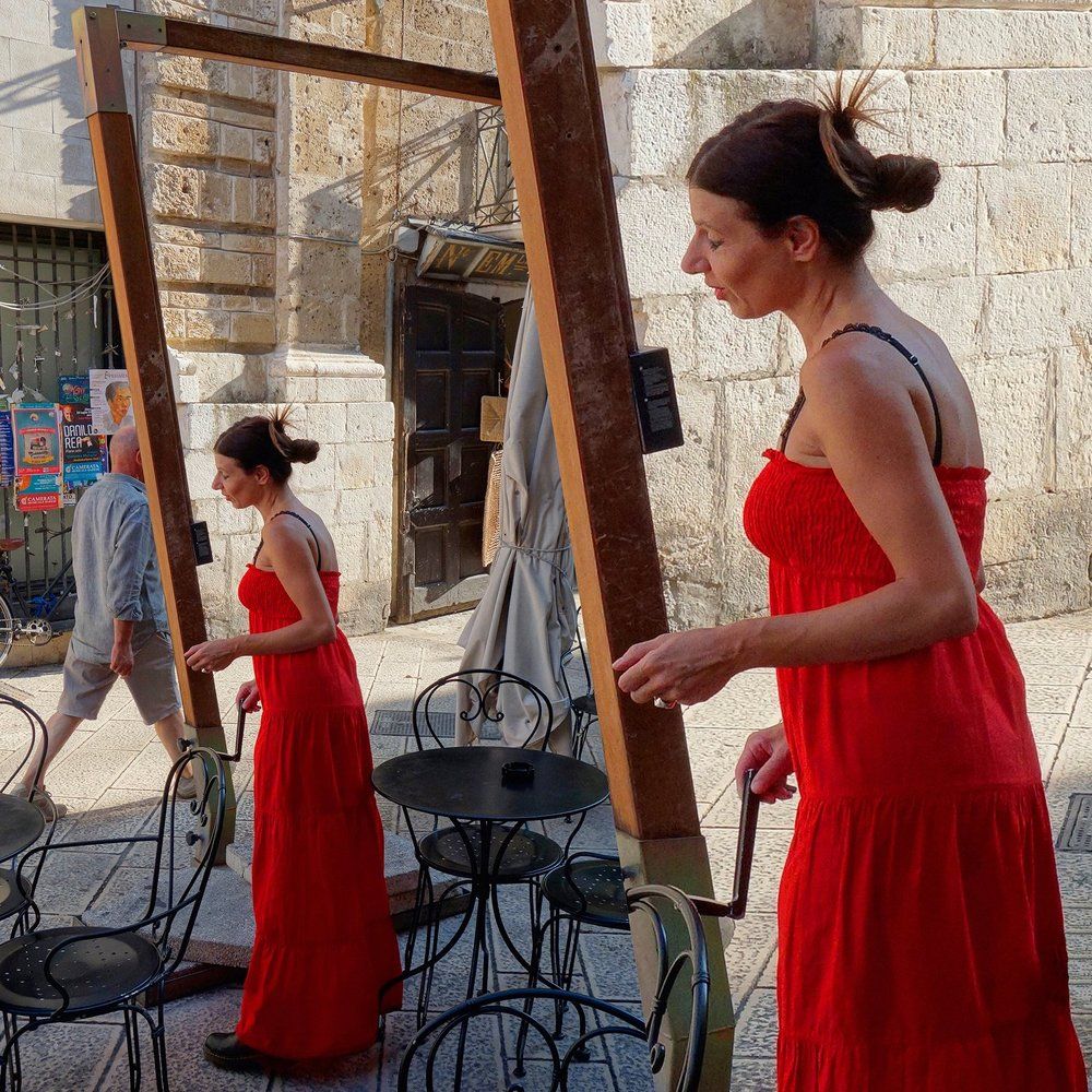 Женщина в красном. Lady in Red.