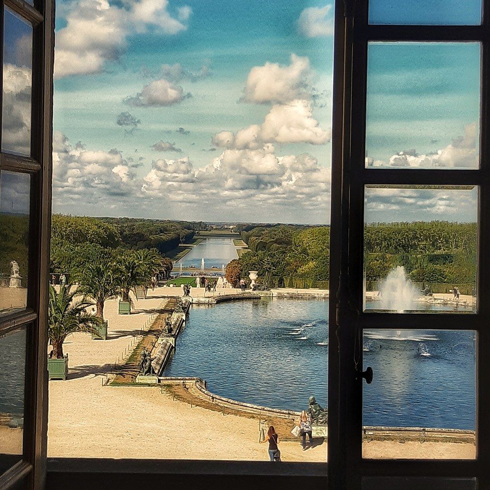 Pela janela entreaberta