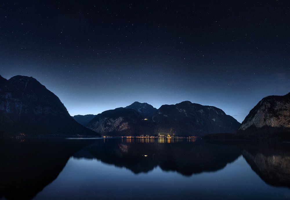 Starry sky over Hallstätter See