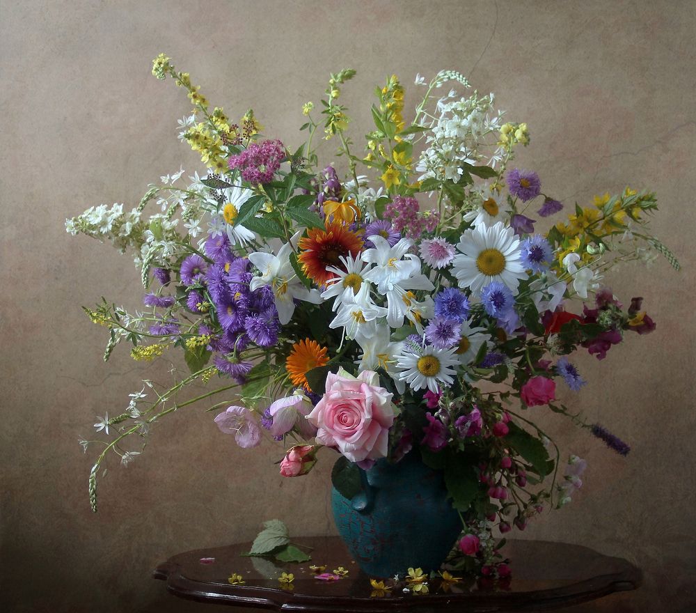 Отзвенело лето радостной струной