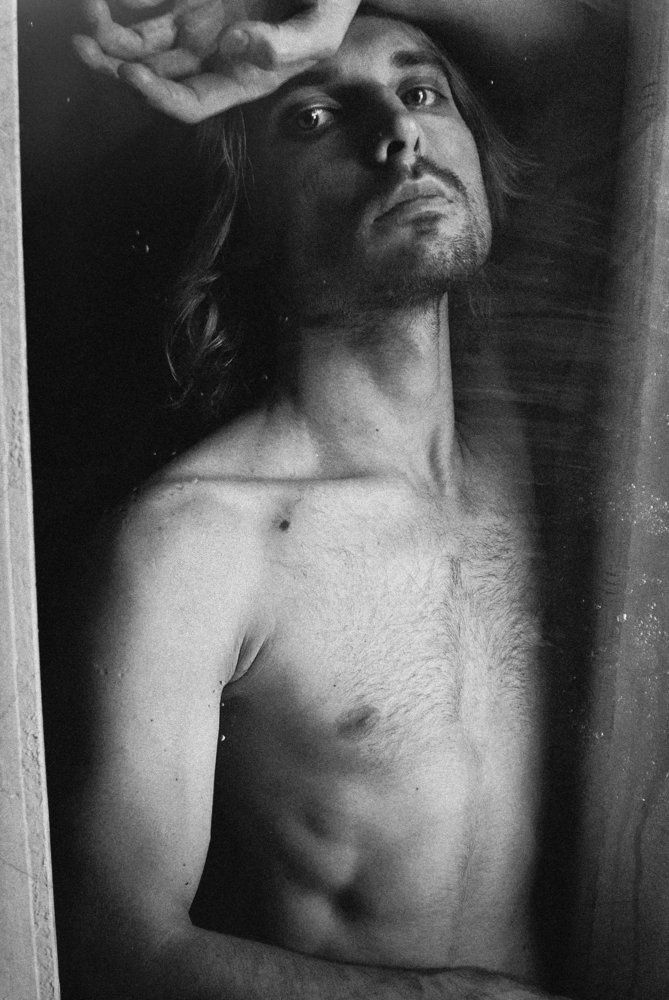 Портрет у окна