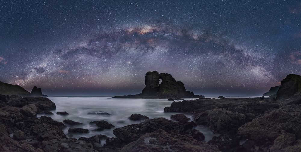 Milky way arch over Keyhole Rock