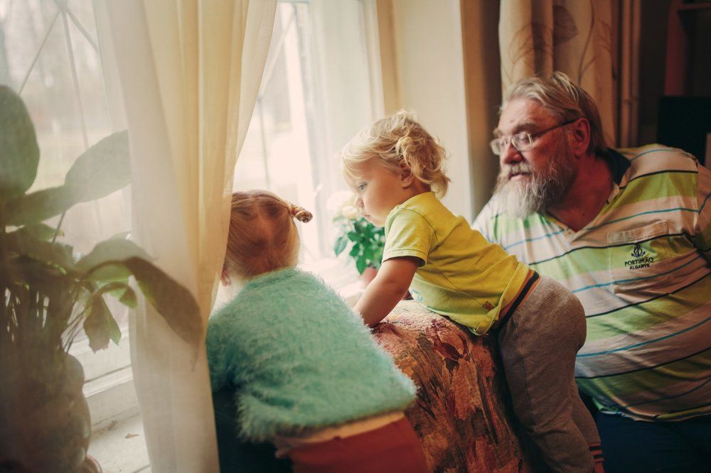 Дедушка и внуки