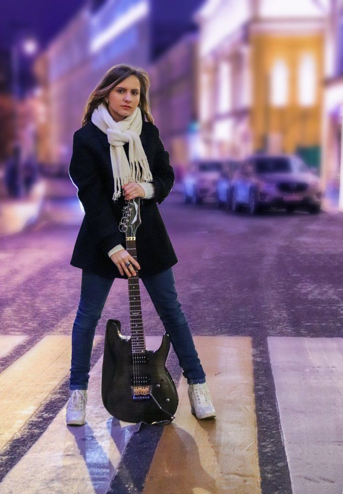 Гитаристка