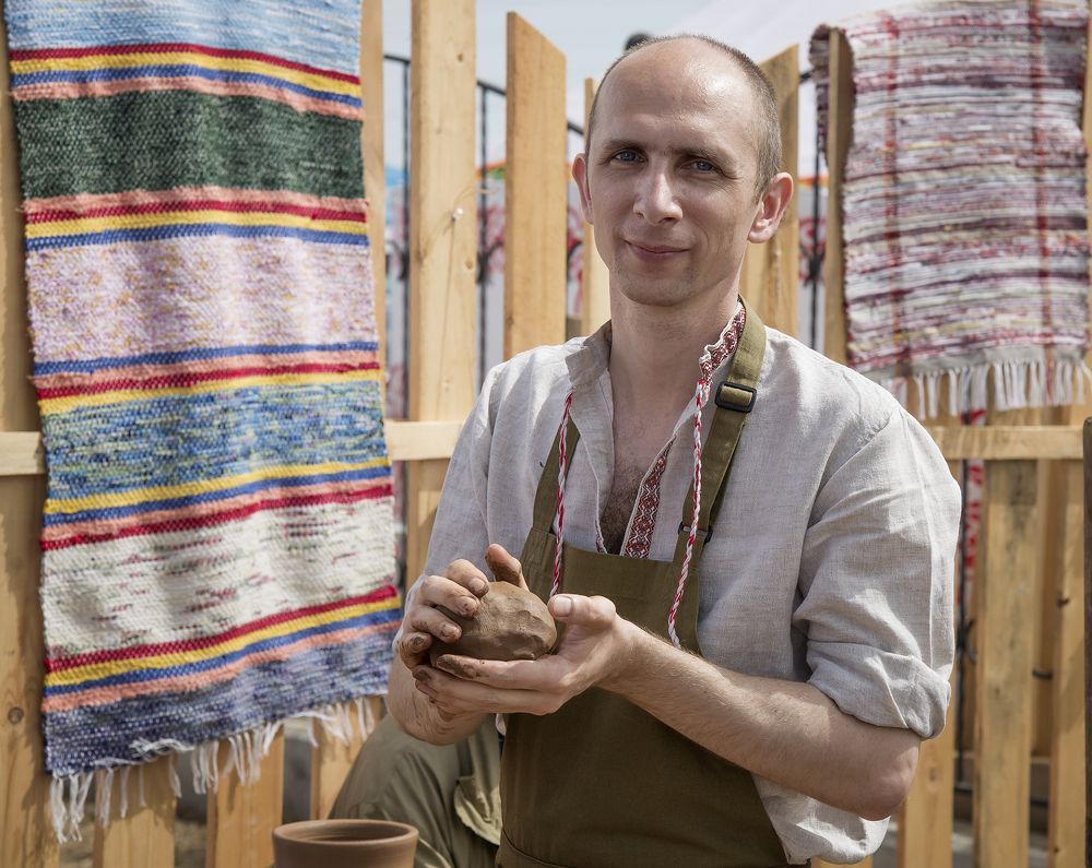 Гончарных дел мастер.