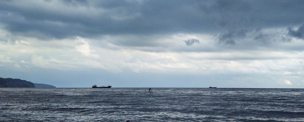 В одиночку...