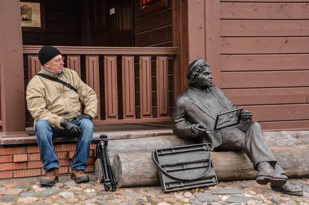 Приятельствуют