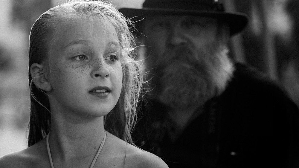 ДЕВОЧКА И ФОТОГРАФ