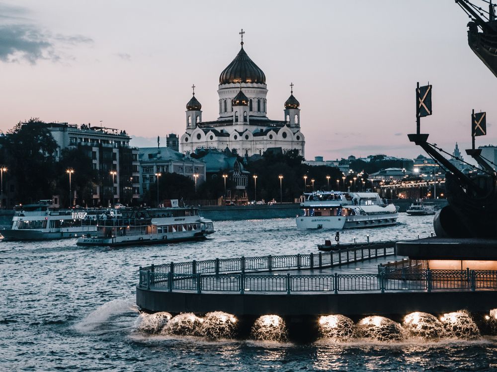Прекрасный вечер в летней Москве