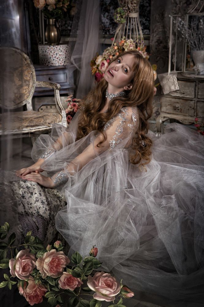 Девушка в будуаре