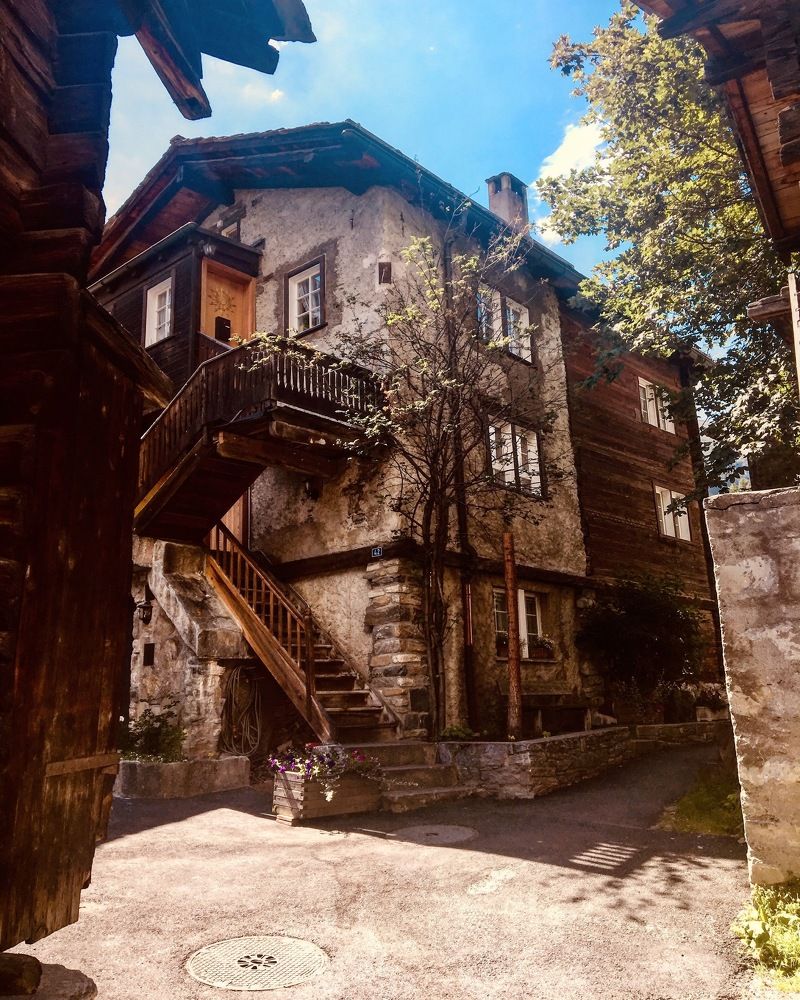 Extraordinary corner