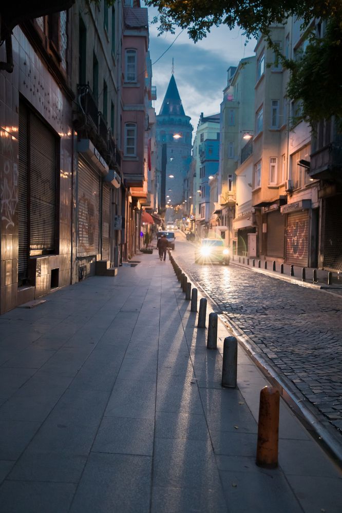 Istanbul. Street. Night.