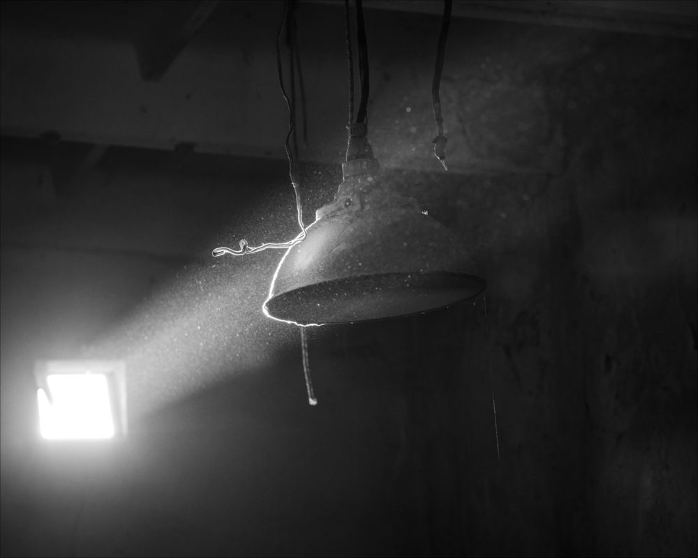 свет и светильник