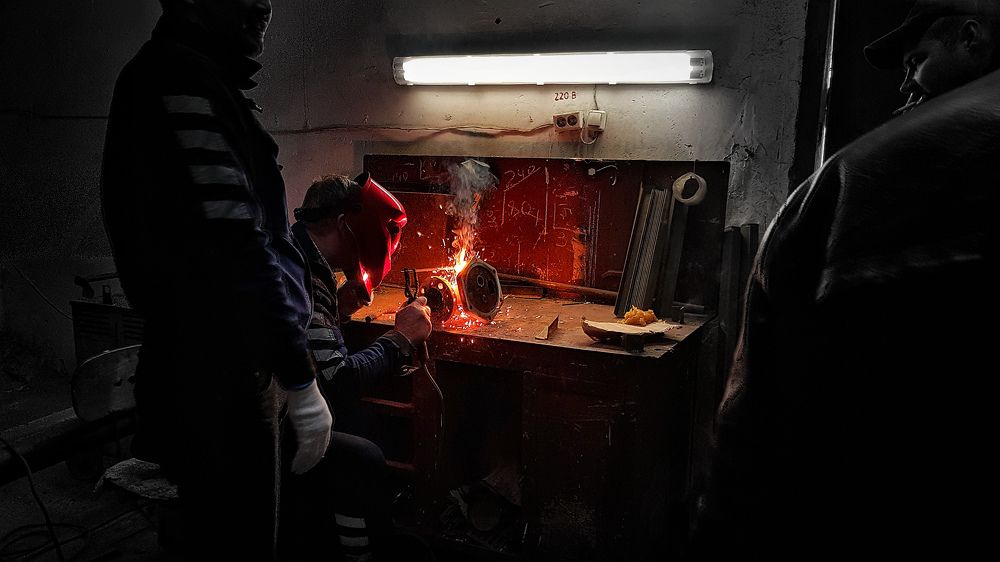 Плавиться метал