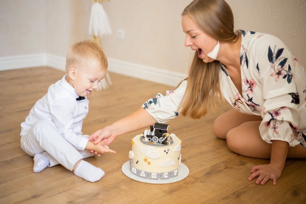 Попытка снять пробу торта