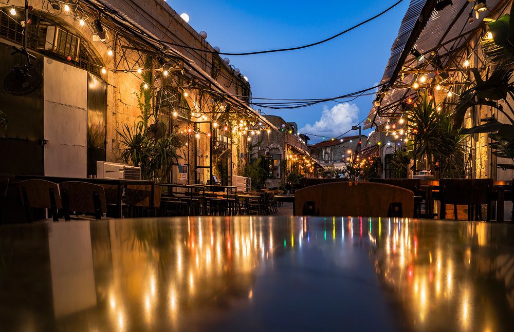 Отражение . Вечерний город .