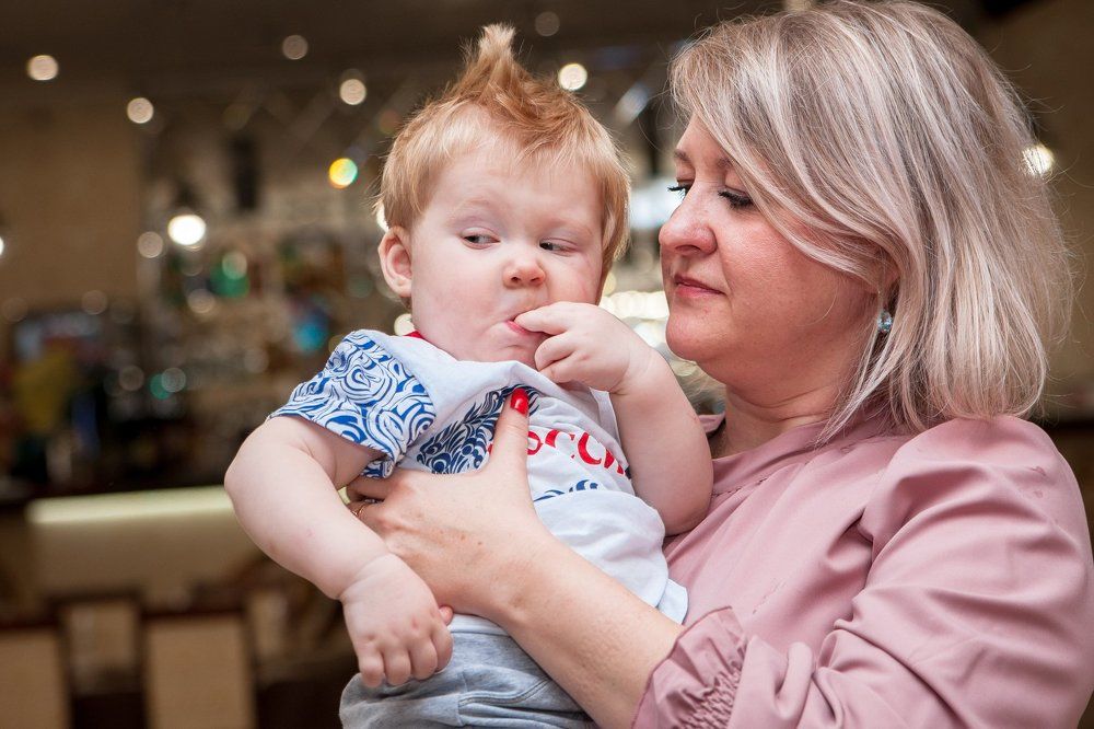 Он то знает, кто глава этого стола