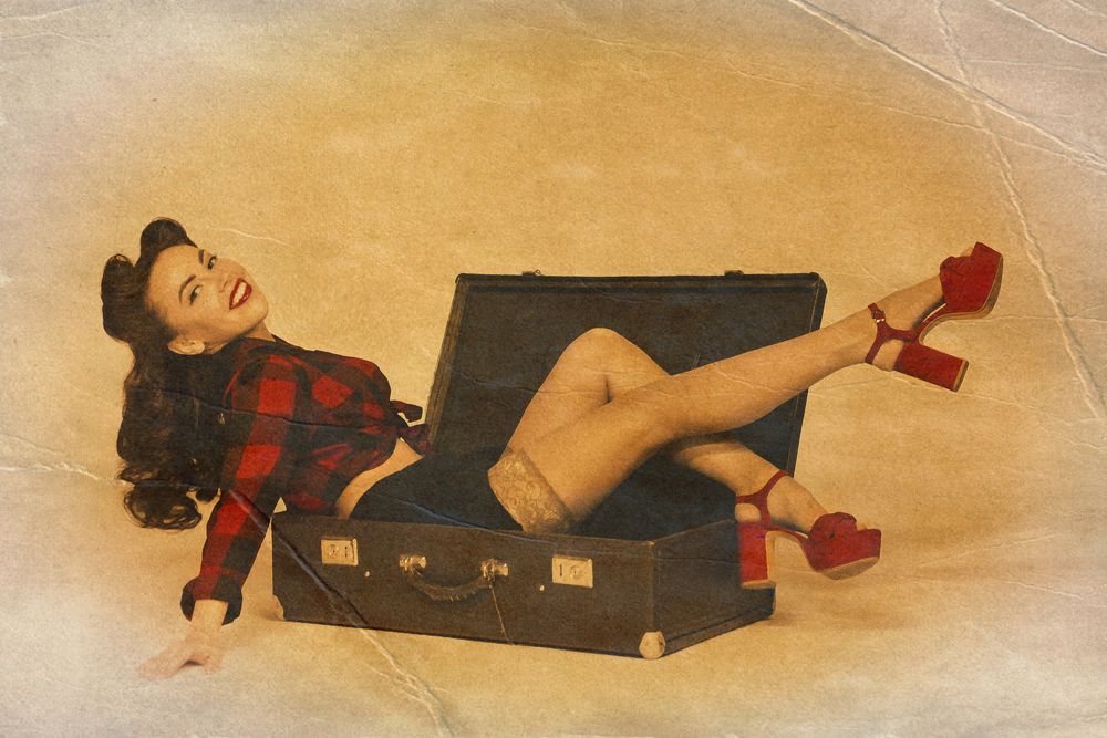 Дама сдавалась в багаж....