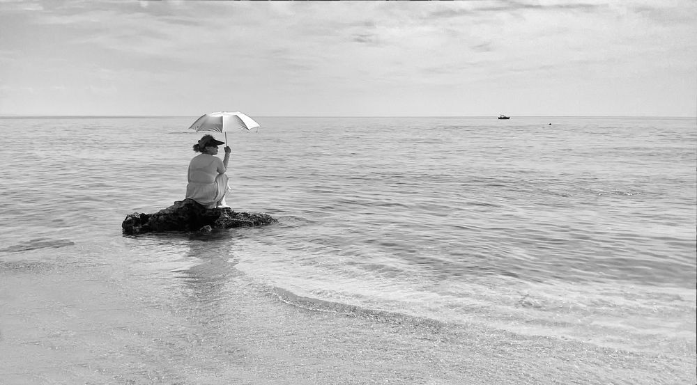 На самотен остров.