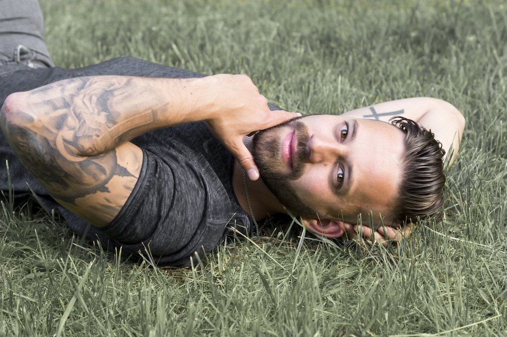 мужчина на отдыхе