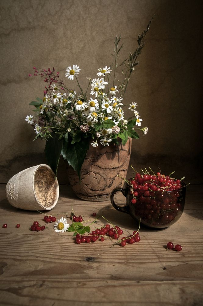 На чердаке горшки шептались.