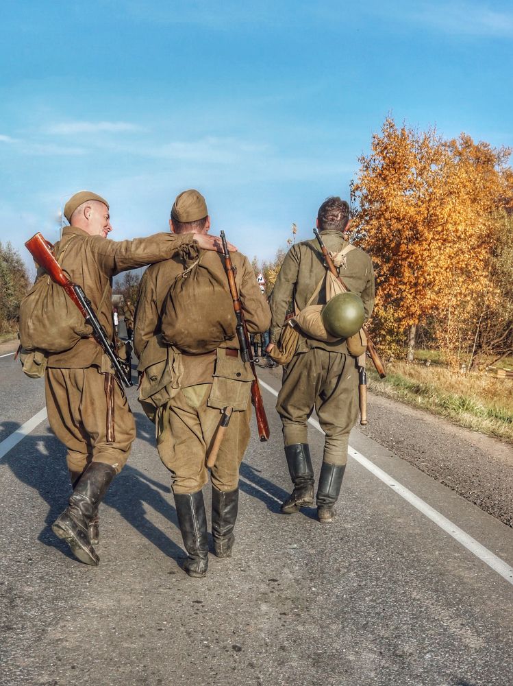 Шёл солдат с войны