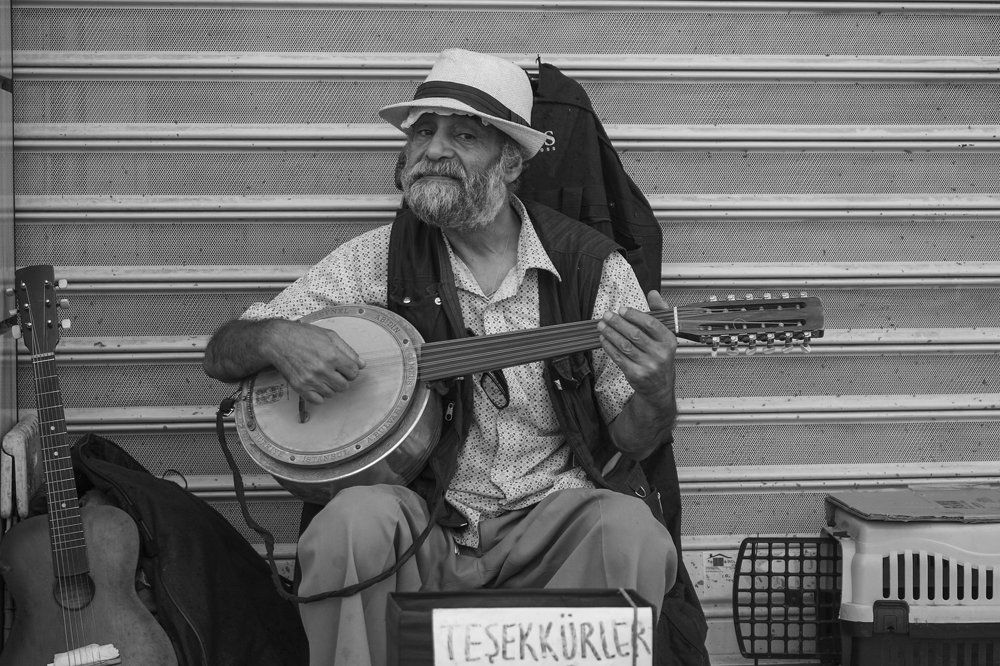 Уличный музыкант