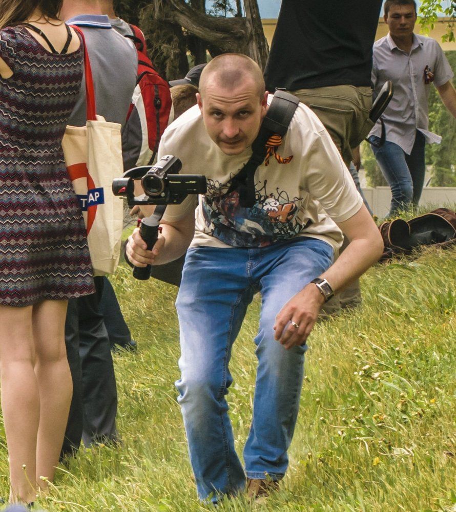 С "лейкой" и блокнотом