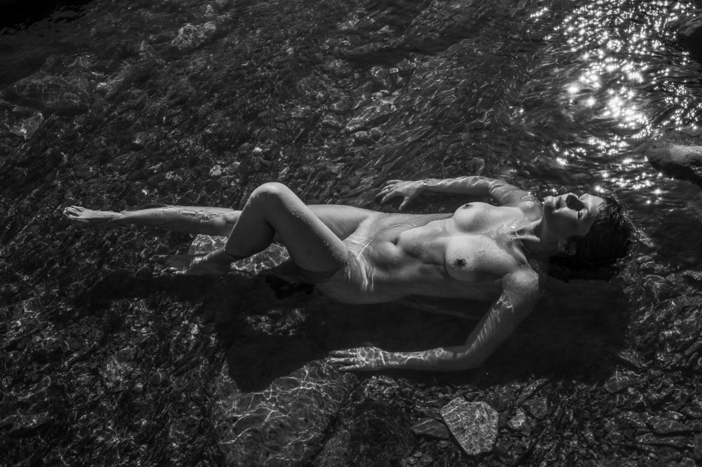 А говорят, русалок не бывает.....