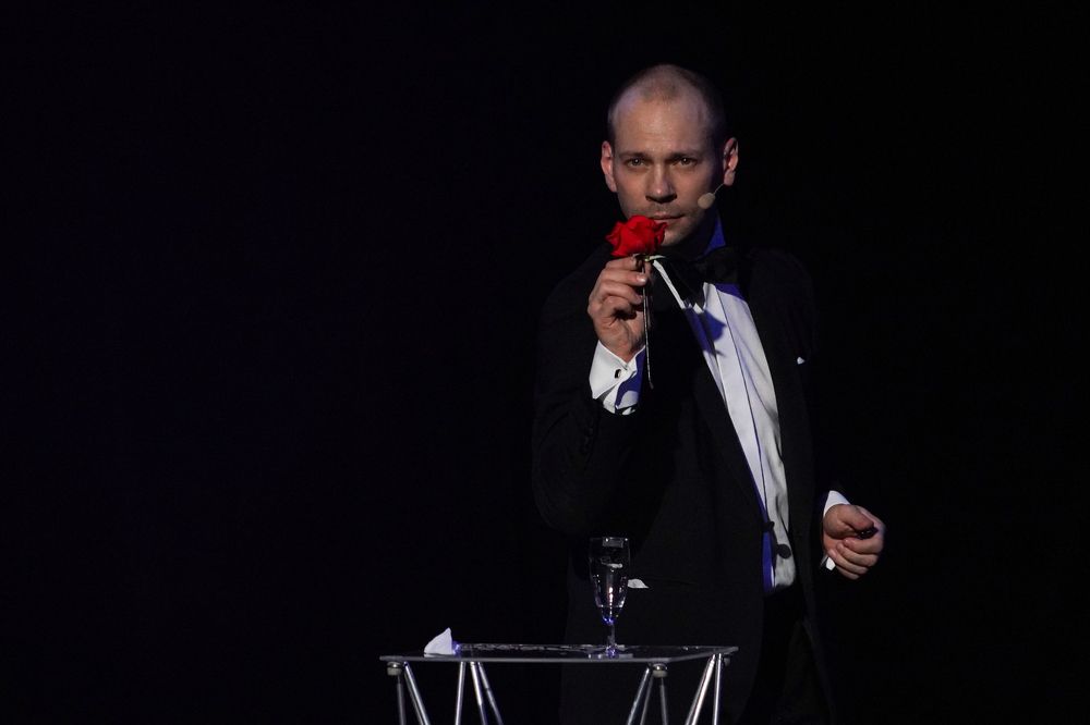 Иллюзионист Артем Щукин