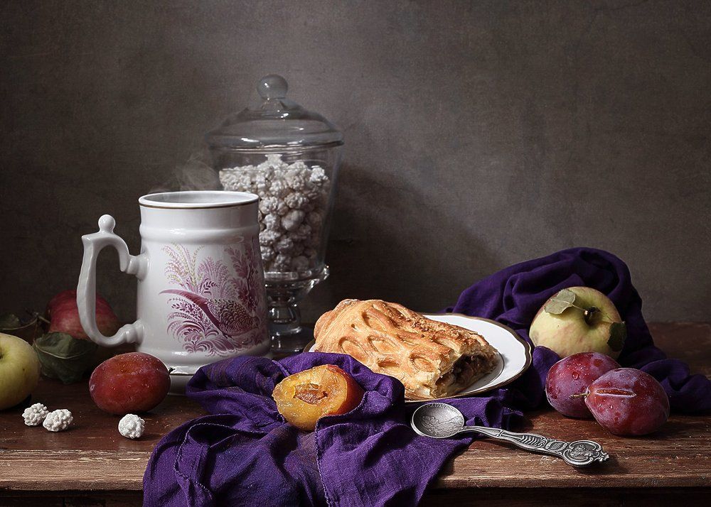 Пирог с яблоками и сливами