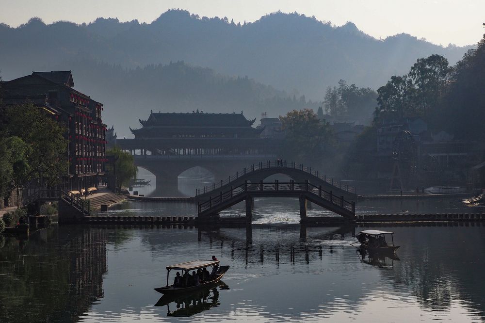 В городе этом сказки живут...