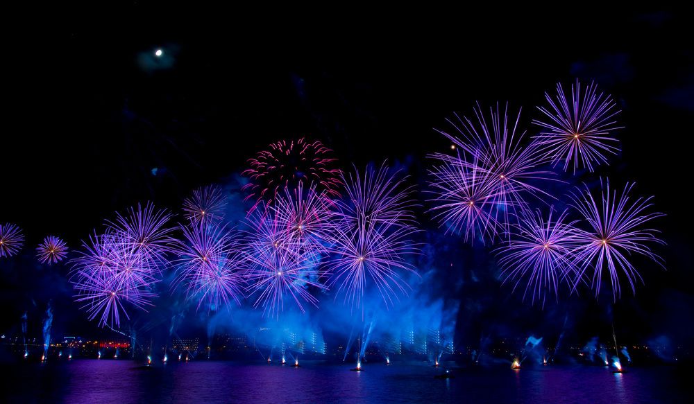 Вспышка света.