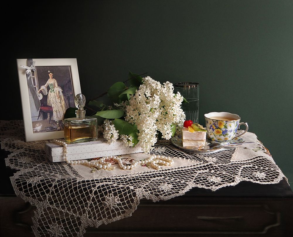 Белой сирени ветка душистая