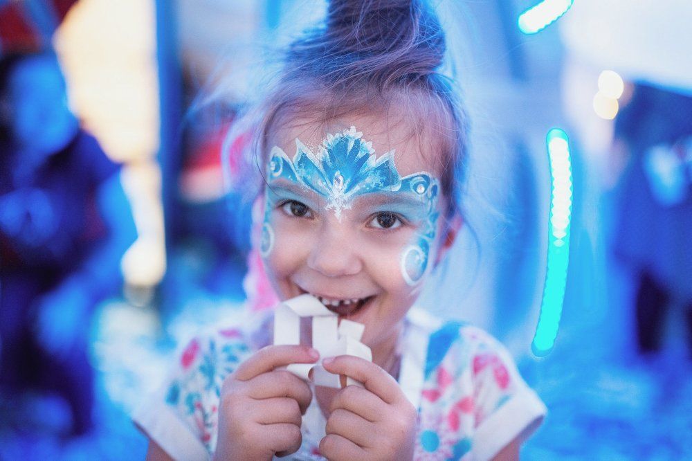 В неоновых огнях