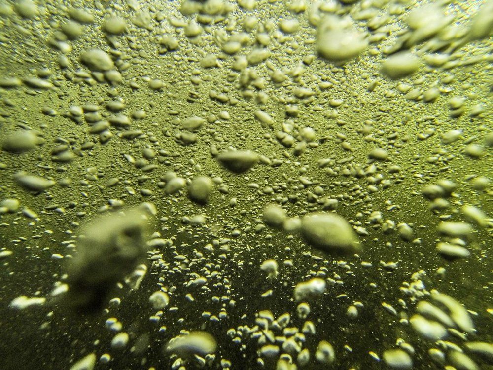 Под водопадом Корбу