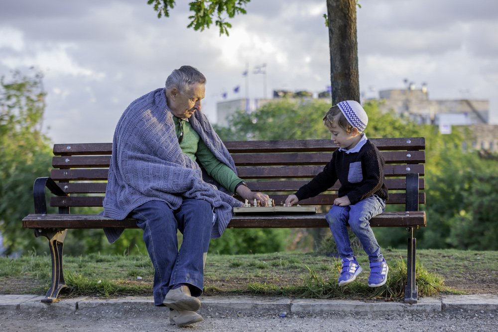Деды и внуки...
