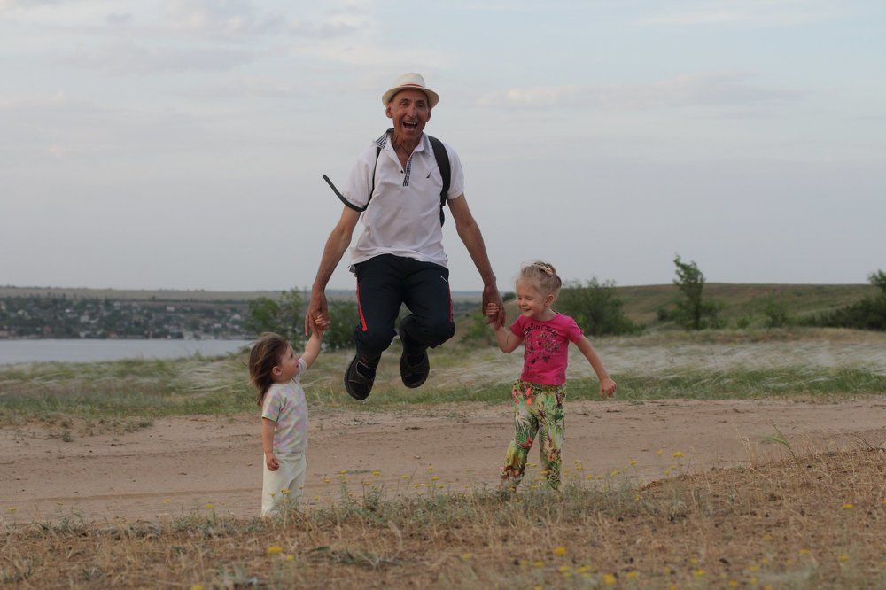 на природе с внучками