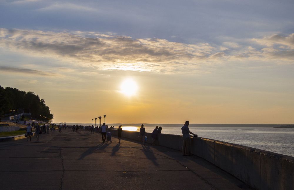 Вечерний променад