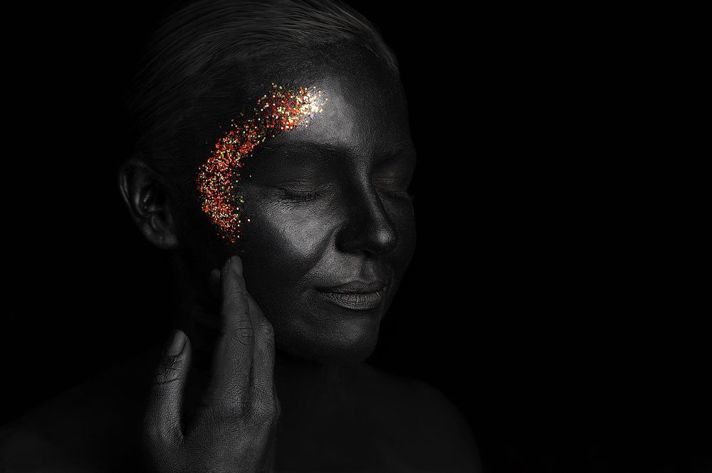 Красный на черном