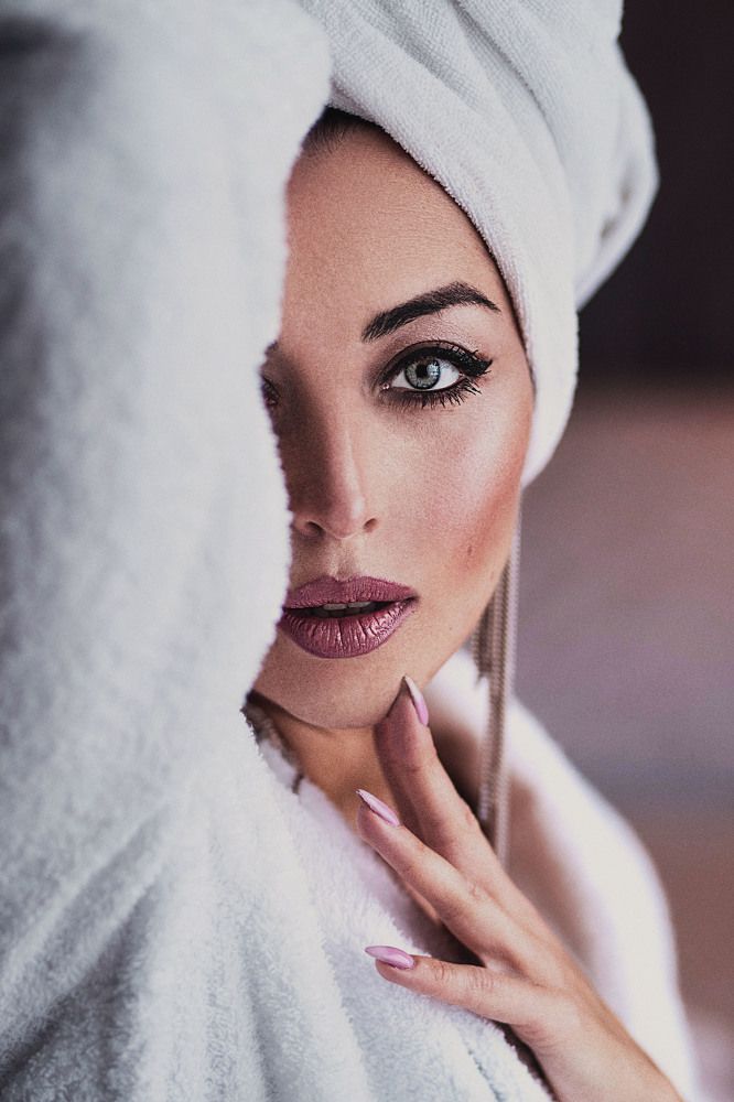 Девушка в полотенце