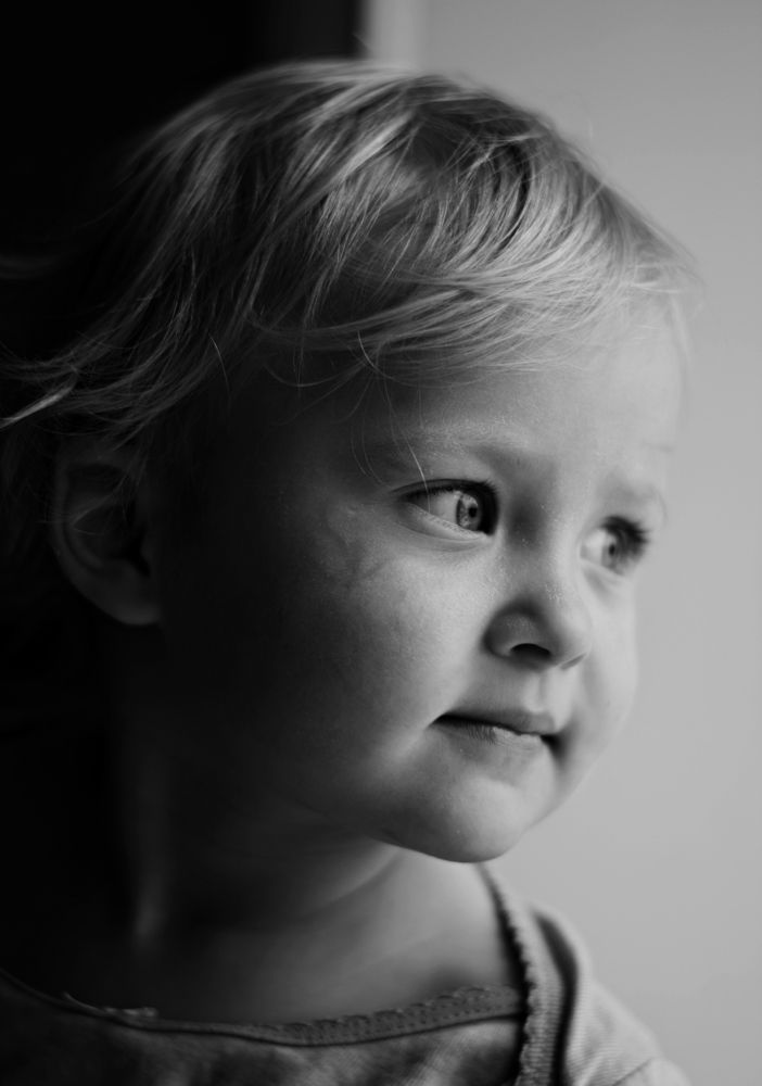 Вера. У окна