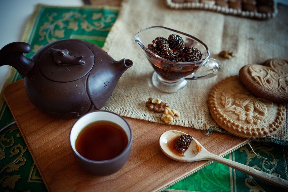 Коричневый