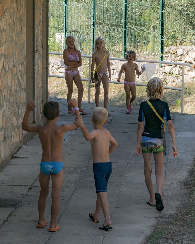 water balloons fight