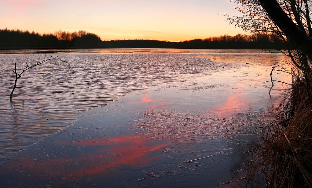 Октябрьский вечер. Первый лёд.