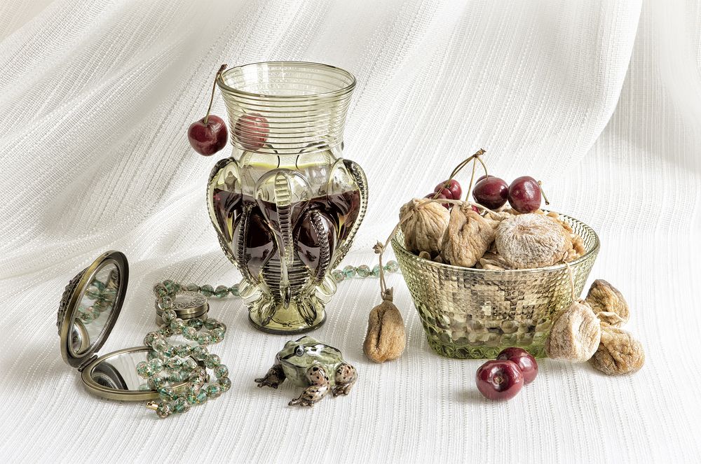 Натюрморт с инжиром