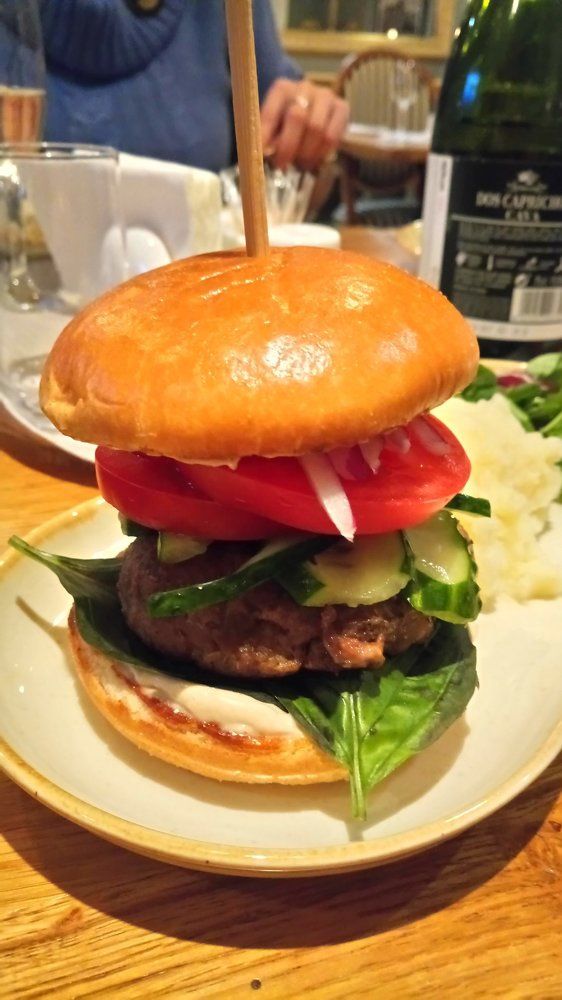 Аппетитный бургер